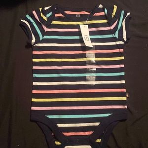 Baby gap onesie 6-12 months(new)